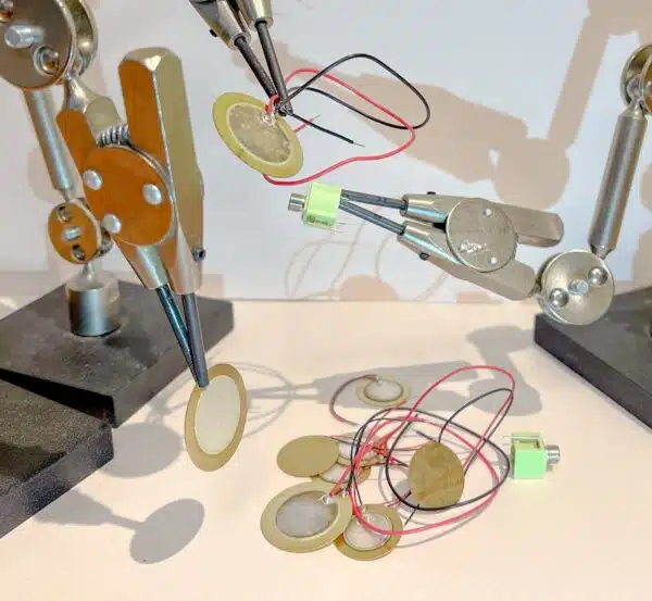 Workshop in contact microphones